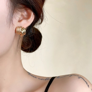 Minimalist geometric interlaced gold hoops with multi-layer metallic design for women