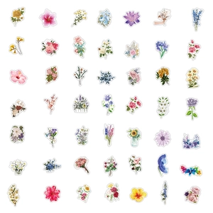 Vue détaillée d'autocollants floraux imperméables avec roses et tournesols sur fond blanc