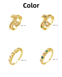 Dettaglio di anelli placcati oro 18K con fiocco e zirconi e fascia aperta regolabile