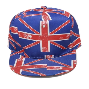 Detalle macro de gorra hip hop con visera plana y estampado vintage de la bandera británica