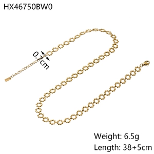 Detailed view of a gold flower necklace in stainless steel with exact measurements