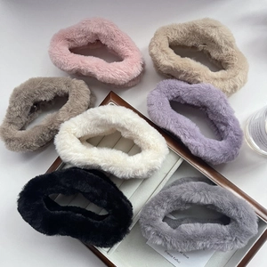 Women's Autumn Winter Plush Cloud Hair Claw Large Faux Fur Shark Clip Elegant Hair Accessory For Back Of Head Hair Styling