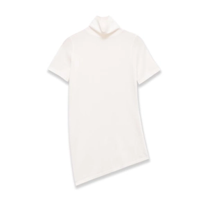 Haut en tricot blanc à manches courtes avec ourlet asymétrique et col montant