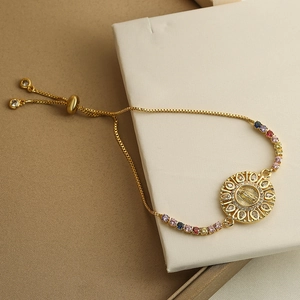 Vergoldetes Jungfrau Maria Armband mit bunten Zirkonia und verstellbarem Verschluss