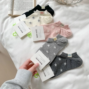 Detail of 5 pairs cotton low-cut socks with star pattern in grey, pink, and black colors
