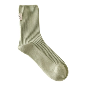 Chaussettes mi-mollet en coton vert clair avec maille côtelée et étiquette décorative