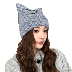 Graue Strickmütze mit Katzenohren und Schleife für Damen im Winter Outdoor Streetwear Stil