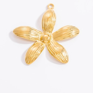 Polished 18k gold plated stainless steel five-petal flower pendant with radial textures