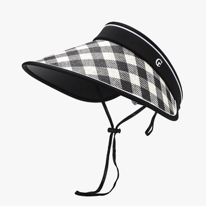 Visera solar con protección UV y ala ancha en cuadros vichy blanco y negro para exterior