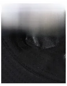 Dettaglio dell'interno del cappello con rete traspirante e fascia interna antisudore
