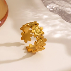 Adjustable gold sunflower ring in stainless steel with a continuous floral band design