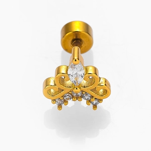 Vue macro détaillée du clou d'oreille couronne en or 18K avec zircons marquise et ronds