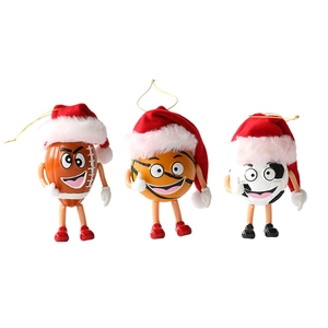 Set di decorazioni natalizie creative con palloni da basket, calcio e rugby in stile cartoon