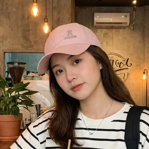 Casquette de baseball rose à séchage rapide pour le sport avec logo en métal et maille