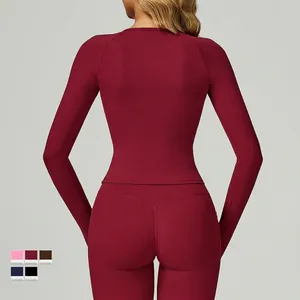Ensemble haut de yoga à manches longues et legging taille haute en rouge bordeaux