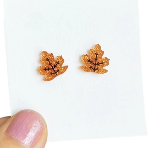 Boucles d'oreilles feuille d'érable orange scintillantes avec paillettes dorées