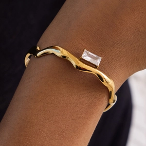 Classic 18K gold plated stainless steel wavy open bangle with square zircon stone
