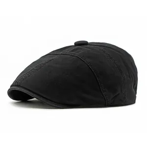 Klassische schwarze Schiebermütze für Herren und Damen im minimalistischen Vintage-Stil