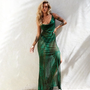 Robe longue sexy dos nu à imprimé léopard vert avec fente latérale haute et bretelles