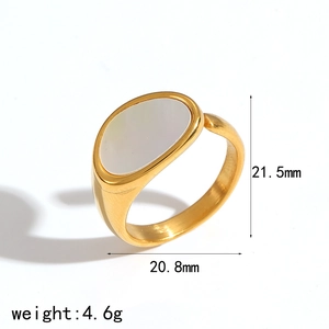 Detailed size chart showing dimensions of the gold oval resin ring with measurement labels