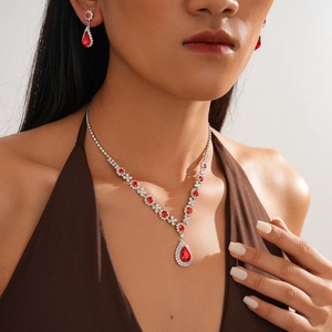 Vintage Waterdrop Pendant Necklace And Earrings Alloy Rhinestone Jewelry With Silver Earring Post For Women Elegant Luxurious