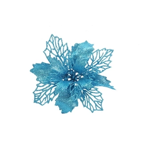 Nahaufnahme blau glitzernder Weihnachtsstern mit hohlen Spitzenblättern für Baumschmuck