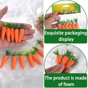 Detail von realistischen 6,5cm Schaumstoff-Karotten mit Oster-Verpackung für Partys