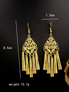 Detailed size specifications of bohemian gold peacock earrings with tassel dimensions