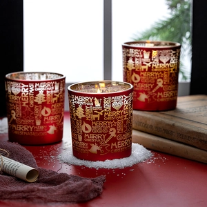 Weihnachtsduftkerze im roten Glas mit goldenen Festmotiven und Merry Christmas Aufschrift