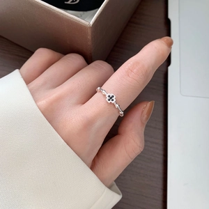 Elegant 925 sterling silver ring with black clover motif shown on a hand