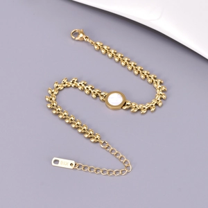 Exquisite 18K gold-plated titanium steel bracelet featuring double-sided white shell inlay
