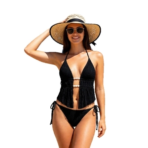 Bikini deux pièces noir avec licou, texture côtelée, détails perlés et bas à nouer