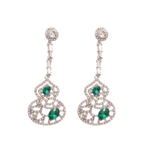 Boucles d'oreilles longues en argent forme gourde avec pierres vertes et cristaux