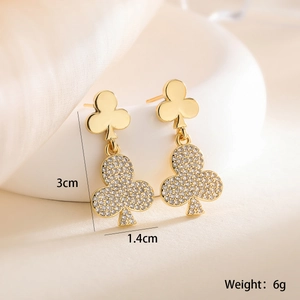 Macro detail of gold clover earrings with white zircon, size 3cm by 1.4cm, weight 6g