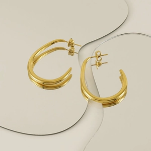 Minimalist 18K gold-plated stainless steel U-shape earrings with a polished mirror finish