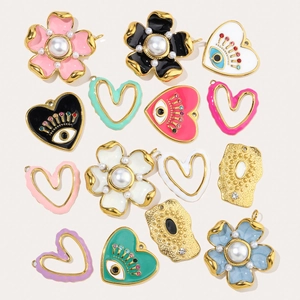 Pendentifs en émail style français fleurs et cœurs avec perles pour bijoux DIY