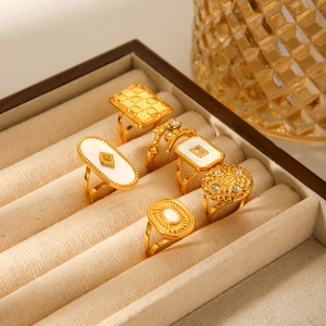 Detailed set of 18k gold plated stainless steel rings with white shell and crystals