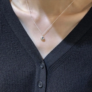 Minimalist 925 sterling silver necklace with water drop pendant worn by a model