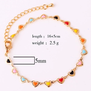 Detail of gold heart link bracelet with 16+5cm length and 2.5g weight specifications