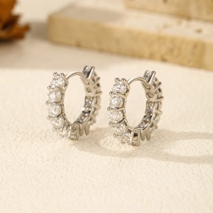 Elegant s925 silver hoop earrings with shimmering VVS1 moissanite stones for women