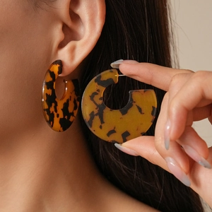 Classic amber tortoiseshell acrylic C-shaped hoop earrings with silver pins for women
