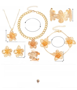 Detailed size chart for gold-tone flower jewelry set including necklace and bracelets