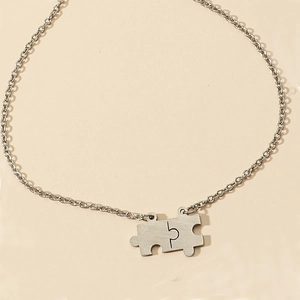 Collares de rompecabezas de acero inoxidable pulido para parejas con acabado de metal