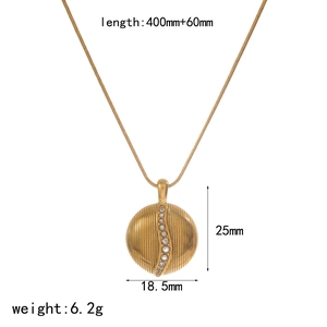Detailed dimension guide for 18k gold pendant necklace with size measurements and weight