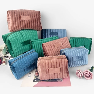 Velvet Makeup Bag Large Capacity Quilted Cosmetic Organizer Travel Storage Pouch Plush Handbag Elegant Soft Portable