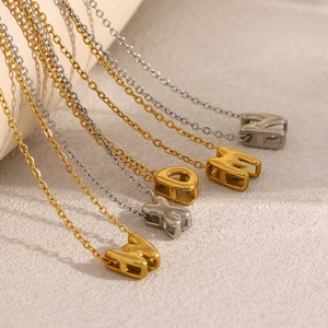 Colliers à pendentifs lettres évidées en acier inoxydable plaqué or 18 carats, tons or et argent