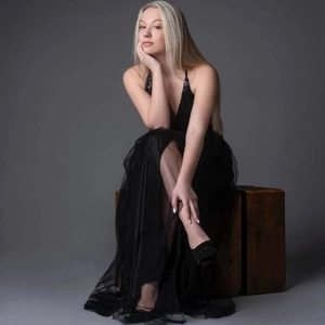 Elegant black sequin evening gown with V-neck and layered mesh split skirt for parties