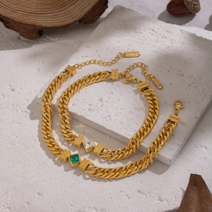 Bracelet à maillons cubains rétro en acier inoxydable plaqué or 18K avec zircon émeraude