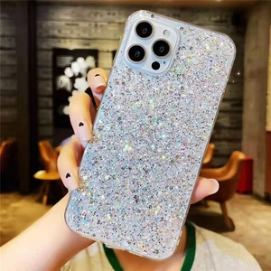 Vista detallada de la funda para teléfono de resina epoxi con purpurina y gran protección.