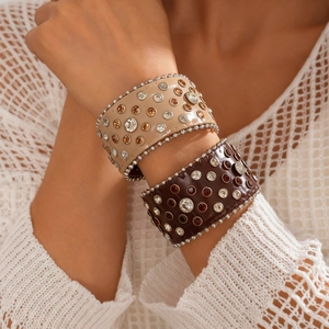 Bracelet Manchette En Cuir Punk Avec Strass Et Rivets Style Bohème Rétro Large Jonc Bijoux Élégants Pour Femmes